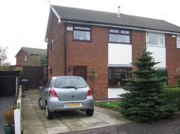 Collier Avenue, Milnrow - A WONDERFUL EXTENDED 3 BED SEMI DETACHED HOUSE WITH QUALITY FIXTURES AND FITTINGS THROUGHOUT